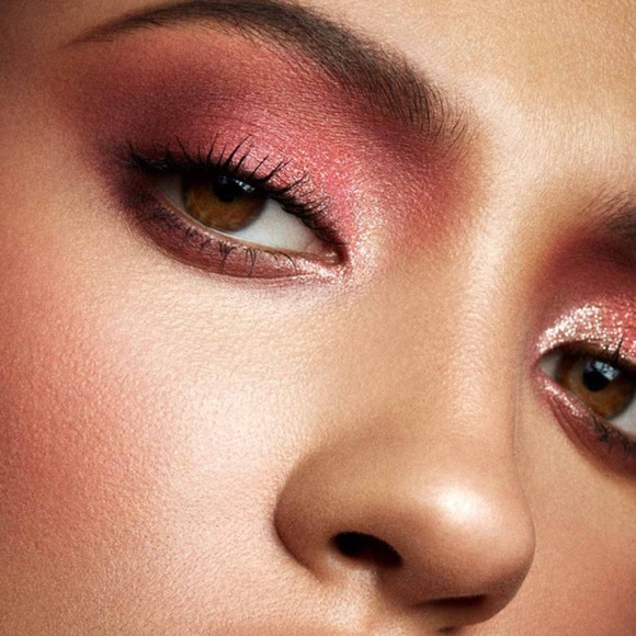 Fenty Beauty Snap Shadows Eyeshadow Palette in Rose - Picture 7 of 9